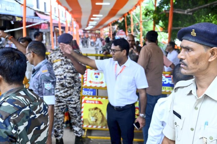 श्रावणी मेला में लापरवाही भारी पड़ा अंचलाधिकारी को, डीसी ने वेतन रोका, शोकॉज नोटिस जारी, कहा ढि़लाई बर्दाश्त नहीं