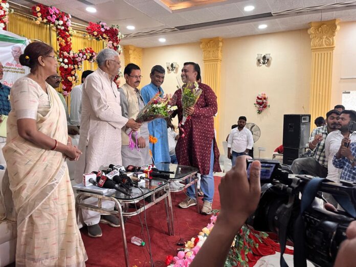 उदय ख़वाड़े ने जदयू का थामा दामन, चुनावी सरगर्मी तेज