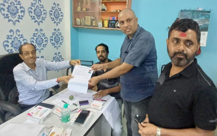 देवघर प्रेस क्लब चुनाव: दूसरे दिन विभिन्न पदों के लिए 29 दावेदारों ने दाखिल किया पर्चा