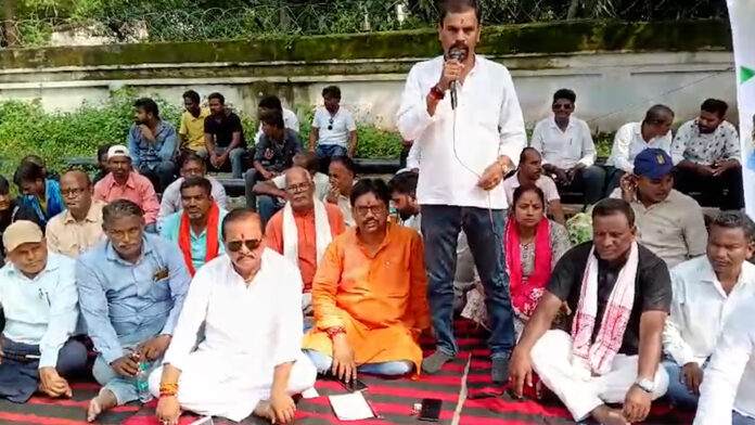 हेमंत सरकार ने झारखंड को ठगने और अपमानित करने का काम किया है…चुनाव में मुंहतोड़ जवाब देने का काम करेगी,भाजपा ने दिया धरना
