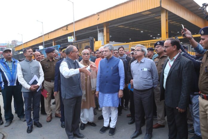 रेल मंत्री अश्विनी वैष्णव ने लिया महाकुंभ की तैयारी का जायजाअधिकारियों को दिए आवश्यक निर्देश