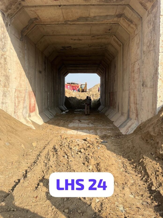 यात्रियों की भीड़ से निपटने के लिए रेलवे की पहल-पूर्व रेलवे के जसीडीह स्टेशन पर पैदल ऊपरी पुल (एफओबी) का हुआ सफल शुभारंभ।