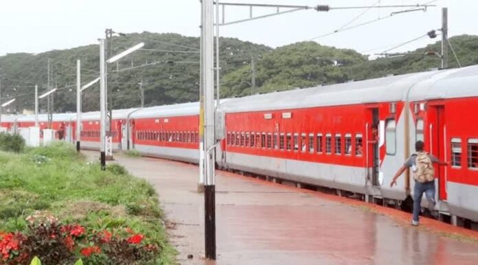 पूर्व रेलवे का आसनसोल और पटना तथा आसनसोल और गोरखपुर के बीच अनारक्षित होली स्पेशल ट्रेन चलाने का फैसला