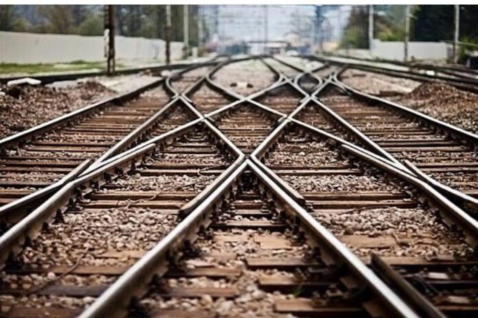 ट्रेनों के परिचालन में सेफ्टी और दक्षता के लिए आसनसोल मंडल का लूप लाइनों को अपग्रेड करने का निर्णय. बड़े पैमाने पर होगा उन्नयन का कार्य.