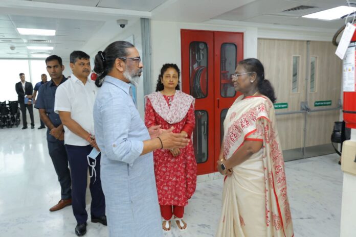 राष्ट्रपति द्रौपदी मूर्मू दिशोम गुरू शिबू सोरेन को देखने अस्पताल पहुंची