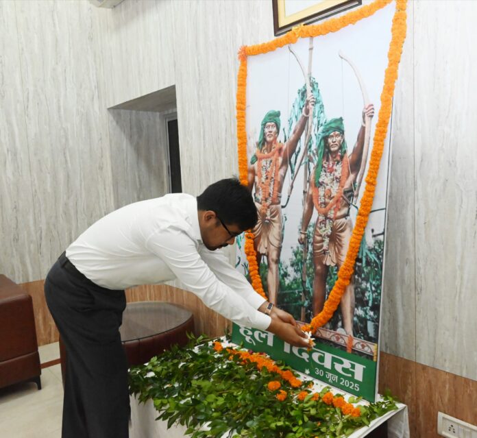 हुल दिवस पर उपायुक्त ने अमर शहीद सिदो-कान्हू की तस्वीर पर माल्यार्पण कर उन्हें श्रद्धांजलि अर्पित की…