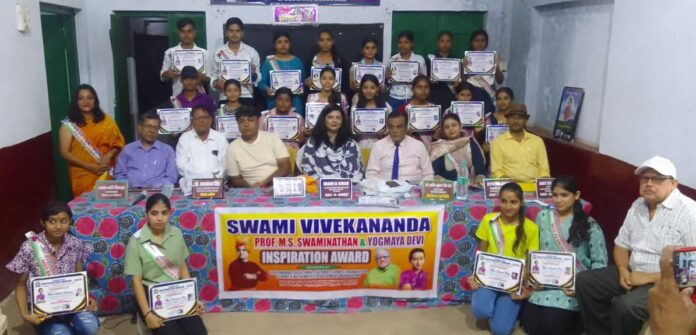 मैट्रिक-इंटर के 25 सफल विद्यार्थी हुए पुरस्कृत