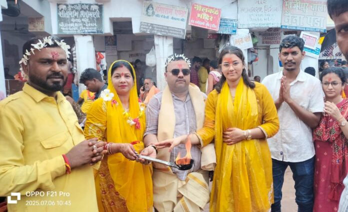 अखिल भारतीय मध्य देशीय वैश्य सभा के राष्ट्रीय अध्यक्ष ने बाबा के दरबार में लगाई हाजिरी