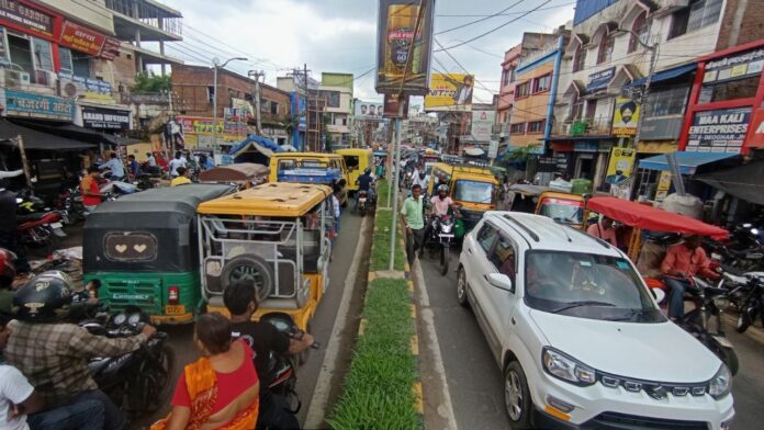 श्रावणी मेले से पहले चरमराई ट्रैफिक व्यवस्था, जाम में फंसे स्कूली बच्चे