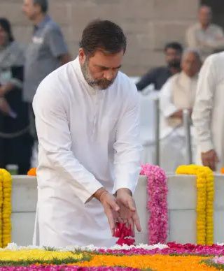 अगर बन सकें, तो इस बार, गांधी का कवच आप बनिए