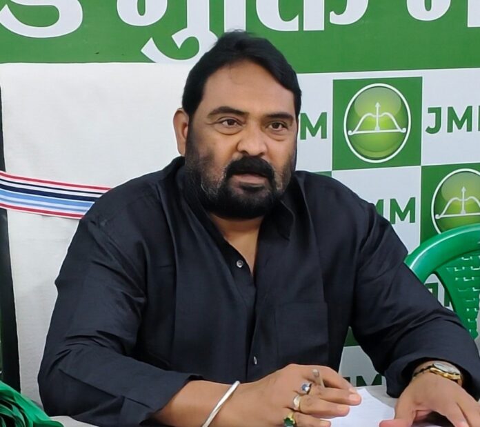 भाजपा SIR की आड़ में गरीब, आदिवासी और पिछड़ों के हक़ छीन रही है : विनोद पांडेय