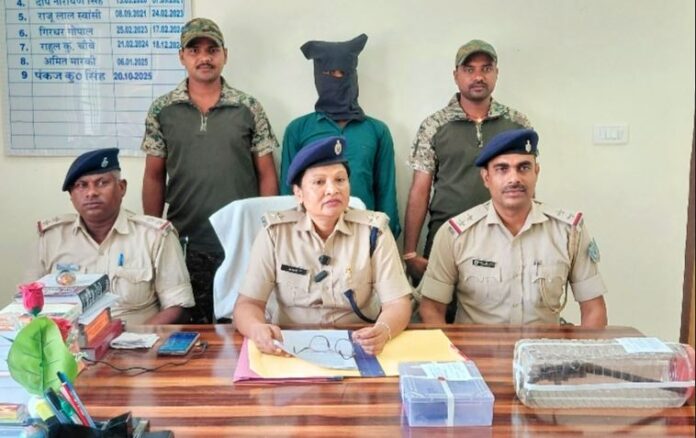 झारखंड में बड़ी वारदात की साजिश नाकाम: भागलपुर का युवक अवैध कट्टा और जिंदा गोली के साथ गिरफ्तार