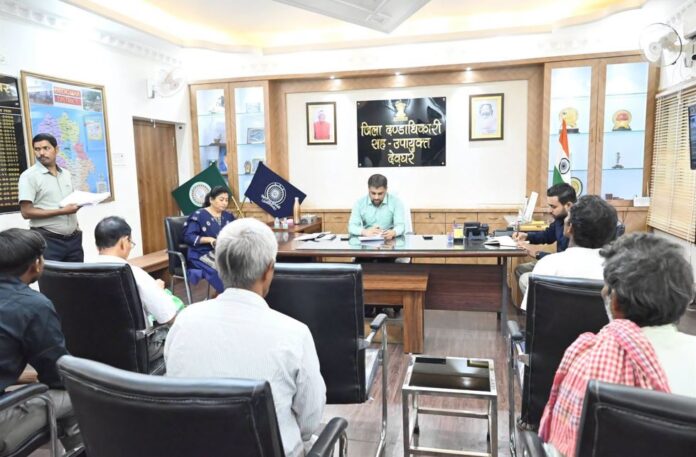 जनता दरबार में अधिकारियों को सख्त निर्देश