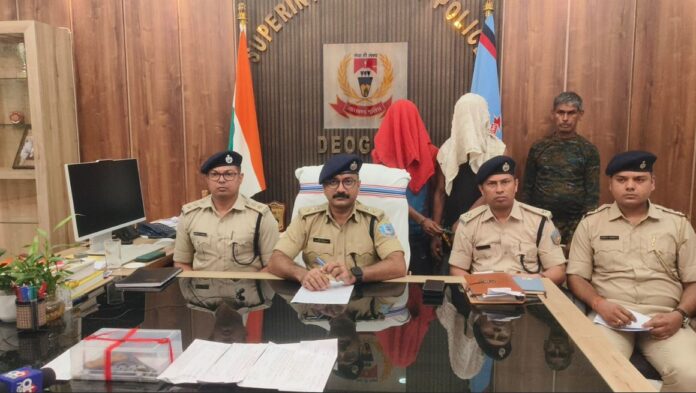 देवघर में अपराध का बड़ा खुलासा: दो हथियारबंद बदमाश गिरफ्तार, हत्या, लूट और छिनतई समेत कई वारदातों से जुड़े तार